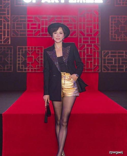 刘嘉玲丝袜美腿,性感魅力尽显