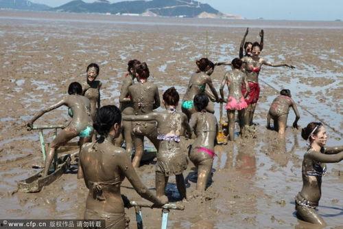 泥浆女视频,揭秘神秘视频背后的真相与争议