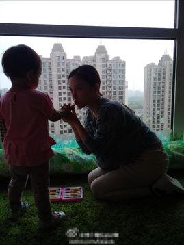 李小璐丝袜美腿写真,性感魅力一触即发